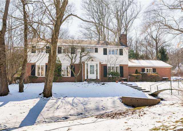 Property at 340 Lakecrest St NW, Canton, OH 44709, 4 beds, 2.5 baths