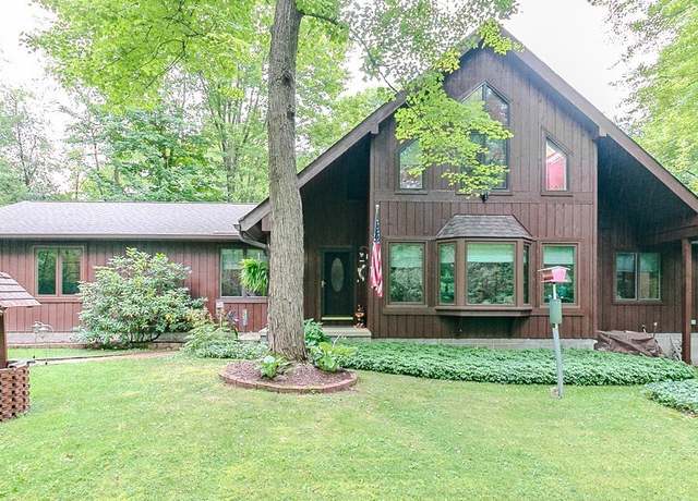 Property at 10635 North Woods Cir, Chardon, OH 44024, 3 beds, 2.5 baths