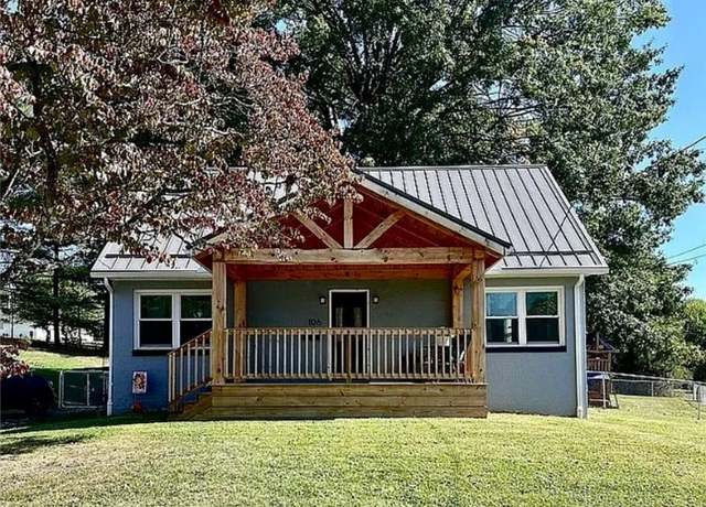 Property at 106 Woodrow St, Marietta, OH 45750, 2 beds, 1 bath