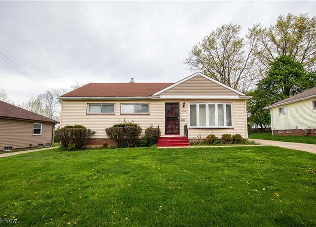 Property at 4514 Merrygold Blvd, Warrensville Heights, OH 44128, 3 beds, 1.5 baths