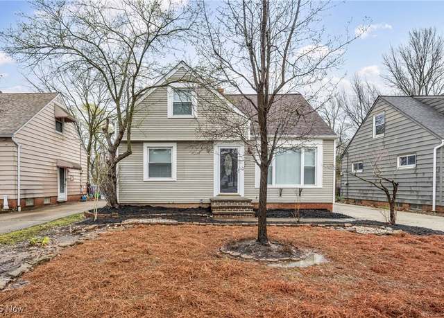 Property at 13621 Oak Park Blvd, Garfield Heights, OH 44125, 3 beds, 2 baths