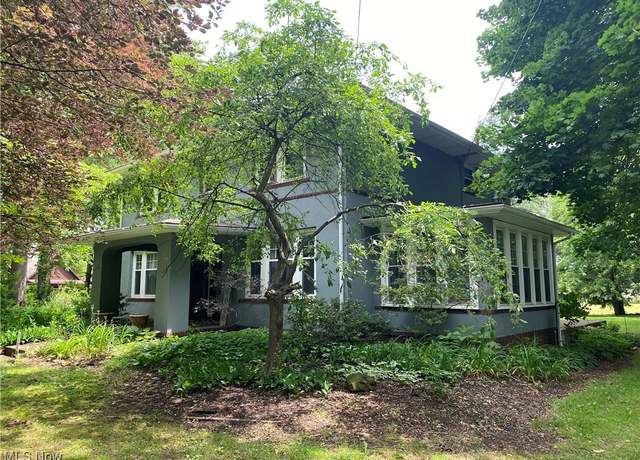 Property at 900 Raff Rd SW, Canton, OH 44710, 3 beds, 1.5 baths