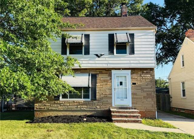 Property at 2922 Commonwealth Dr, Parma, OH 44134, 3 beds, 2 baths