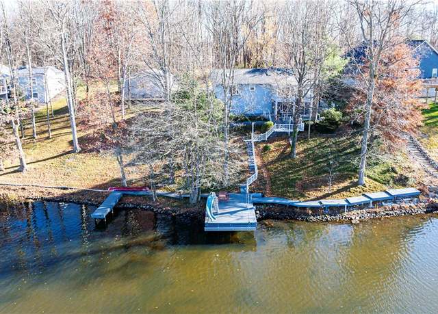 Property at 1441 Lake Vue Dr, Roaming Shores, OH 44085, 6 beds, 3 baths
