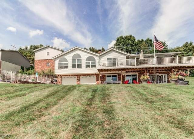 Property at 382 E Mohawk Dr, Malvern, OH 44644, 4 beds, 3 baths
