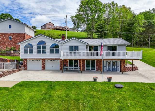 Property at 382 E Mohawk Dr, Malvern, OH 44644, 4 beds, 3 baths