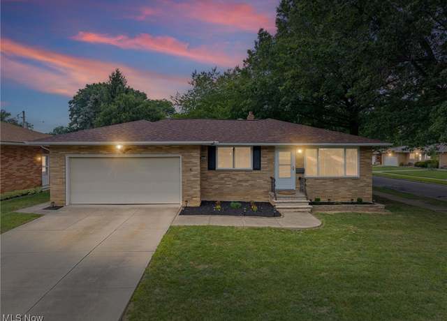 Property at 1778 Oaklawn Dr, Parma, OH 44134, 3 beds, 1.5 baths