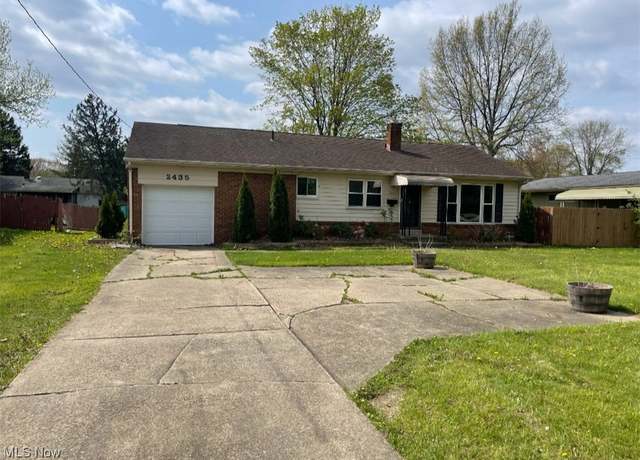 Property at 2435 Canfield Rd, Youngstown, OH 44511, 3 beds, 1 bath