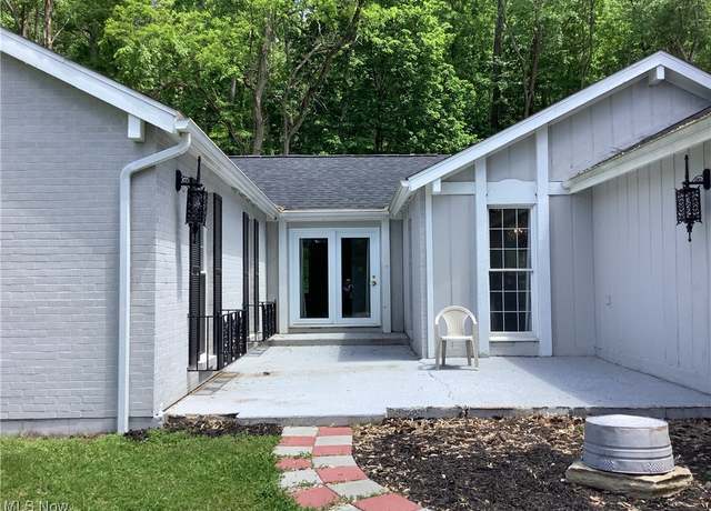 Property at 960 Wayne Ave, Zanesville, OH 43701, 4 beds, 2.5 baths