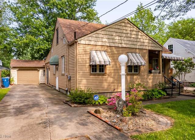 Property at 1241 Cedar Dr, Lorain, OH 44052, 3 beds, 2 baths