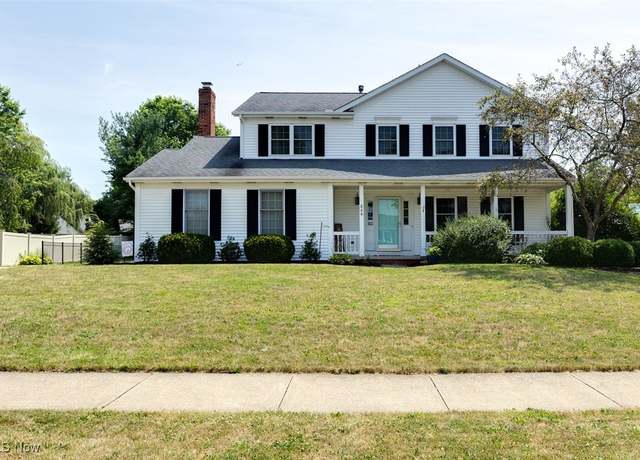 Property at 849 Brookfield Dr, Aurora, OH 44202, 4 beds, 2.5 baths