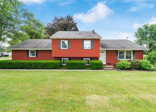 Property at 8471 Henry St, Navarre, OH 44662, 3 beds, 1.5 baths
