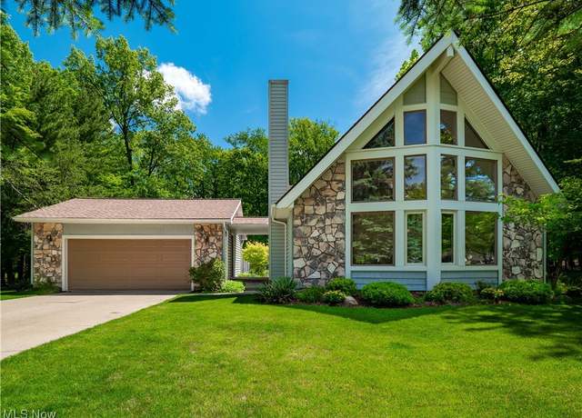 Property at 11311 Villa Grande Dr, North Royalton, OH 44133, 3 beds, 2 baths