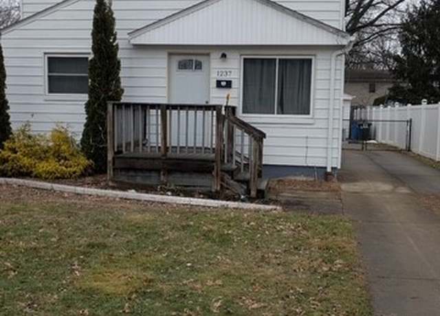 Property at 1237 Hulett Ave, Eastlake, OH 44095, 4 beds, 1 bath