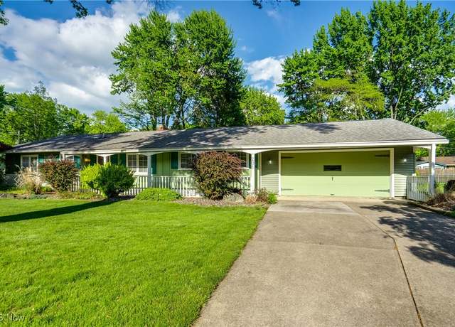 Property at 201 Yoder Blvd, Avon Lake, OH 44012, 3 beds, 2 baths