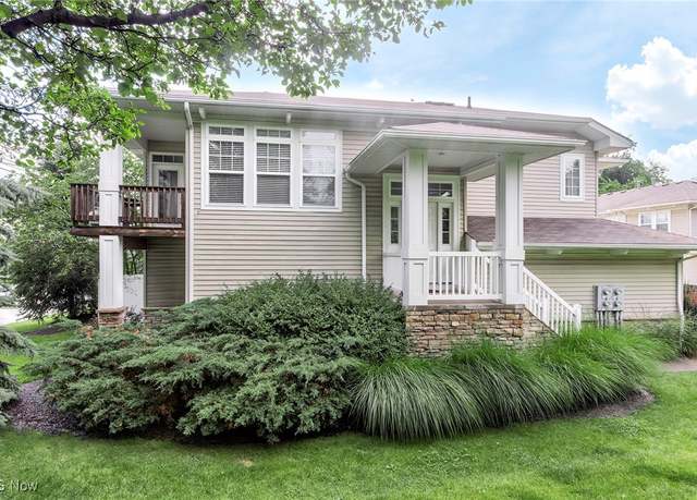 Property at 101 Stonegate Cir, Seven Hills, OH 44131, 3 beds, 2.5 baths