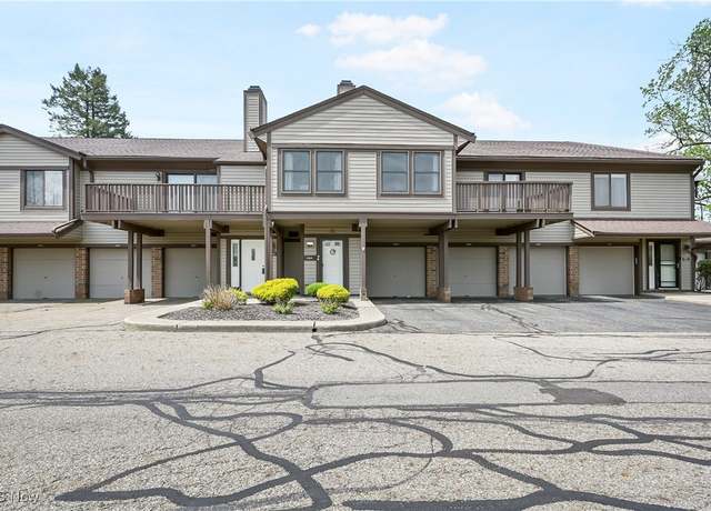 Property at 2889 Charing Cross Rd NW, Canton, OH 44708, 2 beds, 2.5 baths
