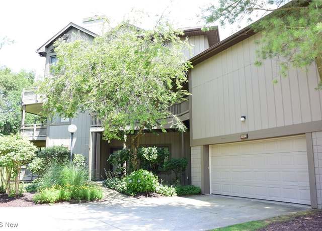 Property at 2284 Stone Creek Trl, Cuyahoga Falls, OH 44223, 3 beds, 2 baths