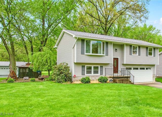Property at 804 Cynthia Ct, Niles, OH 44446, 3 beds, 2 baths