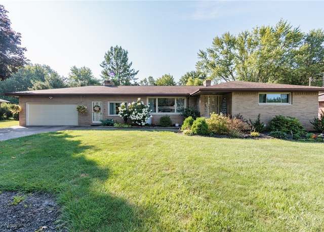 Property at 5871 Cottonwood Dr, Lorain, OH 44053, 3 beds, 2.5 baths