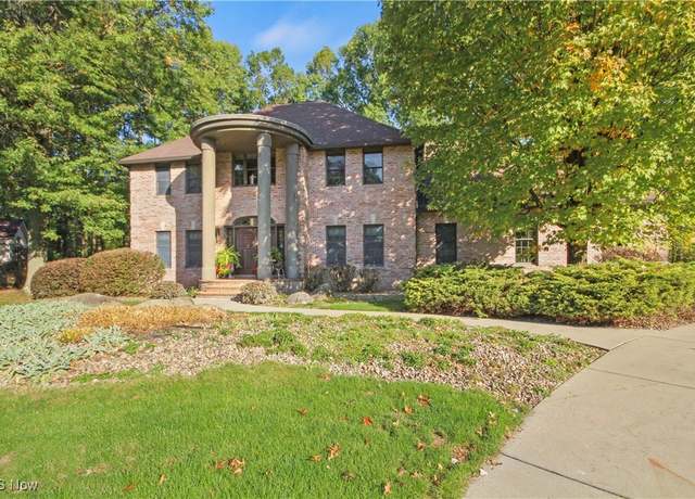 Property at 5221 Oyster Bay Dr, Boardman, OH 44512, 5 beds, 4 baths