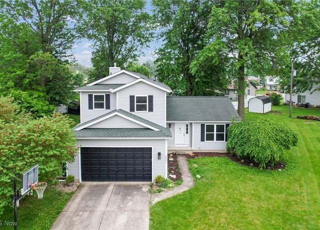 Property at 6301 Fiesta Ct, Lorain, OH 44053, 3 beds, 2.5 baths