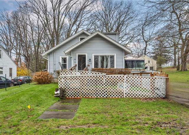Property at 1068 Mechanic Ave, Ravenna, OH 44266, 4 beds, 1 bath