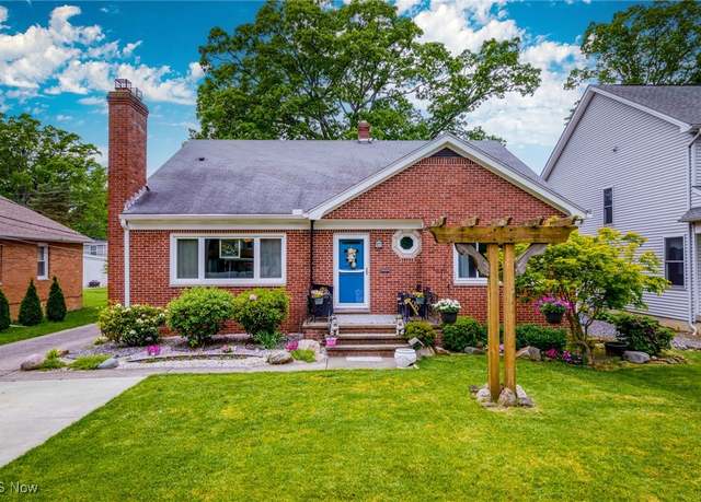 Property at 196 Tomahawk Dr, Avon Lake, OH 44012, 4 beds, 3.5 baths