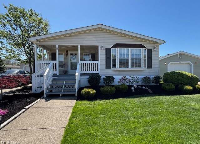Property at 381 Golfway Dr, Painesville, OH 44077, 2 beds, 2 baths