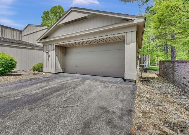 Property at 17252 Akita Ct, Strongsville, OH 44136, 2 beds, 2 baths