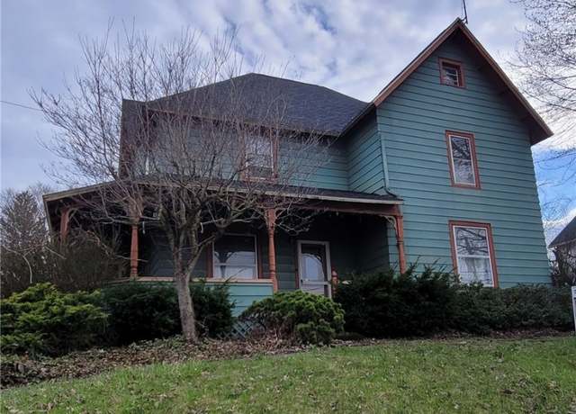 Property at 323 W Liberty, Hubbard, OH 44425, 4 beds, 2 baths