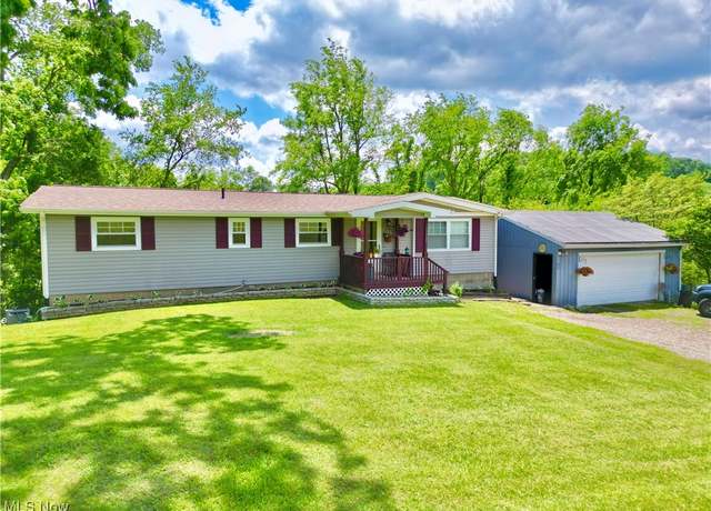 Property at 4470 Foxfire Dr, Zanesville, OH 43701, 3 beds, 2 baths