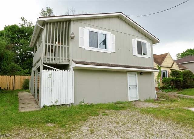 Property at 2382 Mogadore Rd, Akron, OH 44312, 4 beds, 1.5 baths