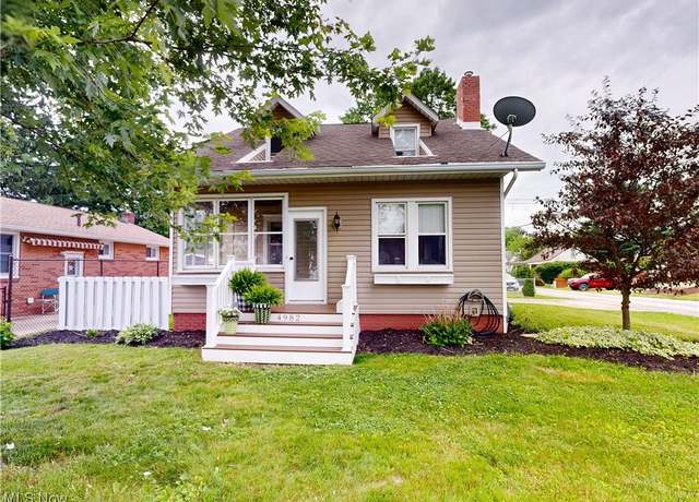 Property at 4982 14th St SW, Canton, OH 44710, 3 beds, 2.5 baths