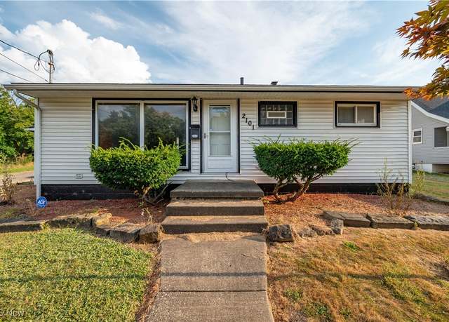 Property at 2101 Cherry Hill Ave, Youngstown, OH 44509, 3 beds, 1 bath