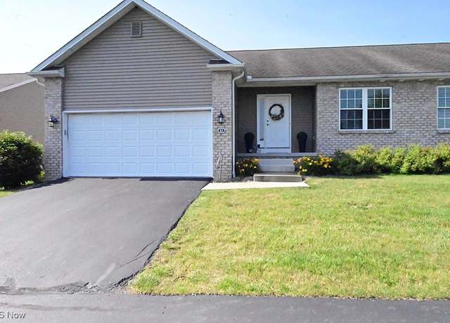 Property at 21 Danbury Ct NW, Warren, OH 44481, 2 beds, 2 baths