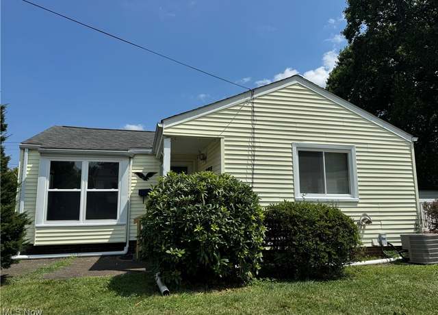 Property at 1602 Colonial Blvd NE, Canton, OH 44714, 3 beds, 1 bath