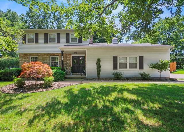 Property at 530 Stoneybrook Ln, Canfield, OH 44406, 3 beds, 2 baths