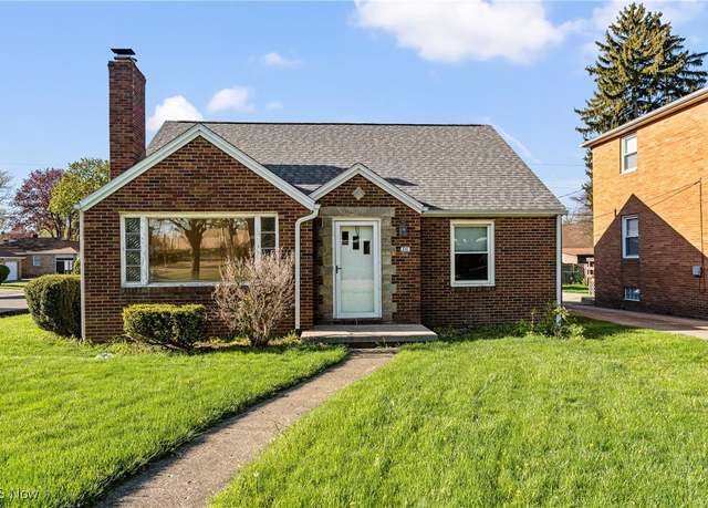 Property at 810 Spangler St NE, Canton, OH 44714, 3 beds, 1.5 baths