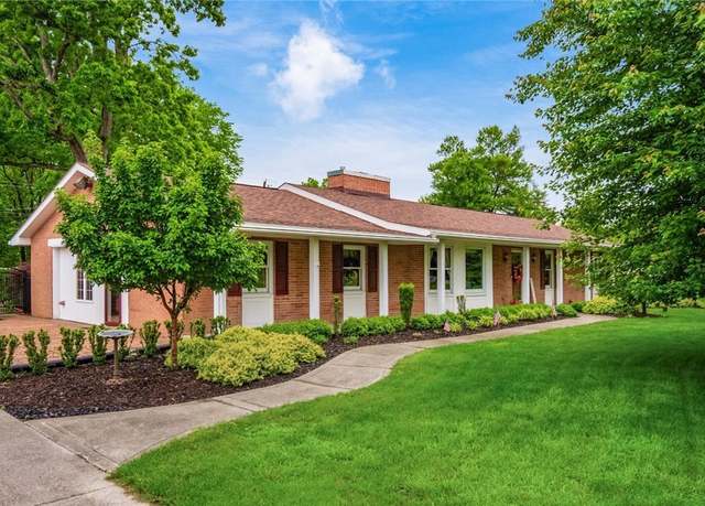 Property at 2617 Center Dr, Zanesville, OH 43701, 3 beds, 2.5 baths