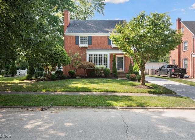 Property at 19575 Henry Rd, Fairview Park, OH 44126, 3 beds, 1.5 baths