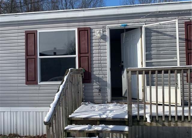 Property at 45 Kings Dr SW, Warren, OH 44481, 3 beds, 2 baths