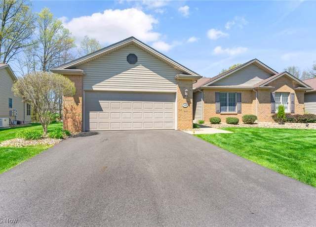 Property at 409 Pin Oak Pl, Campbell, OH 44405, 2 beds, 3 baths