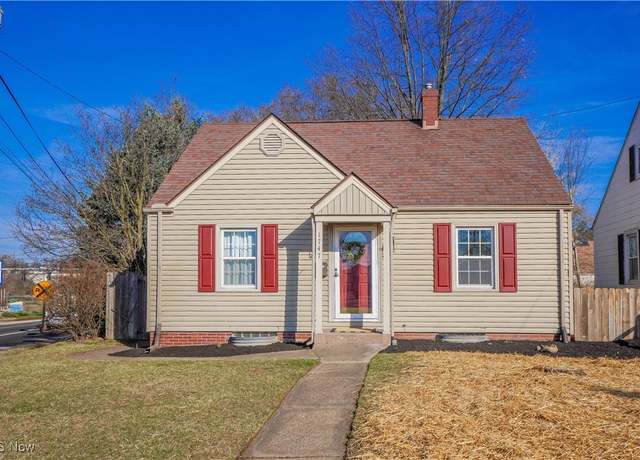 Property at 1747 24th St NW, Canton, OH 44709, 3 beds, 3 baths