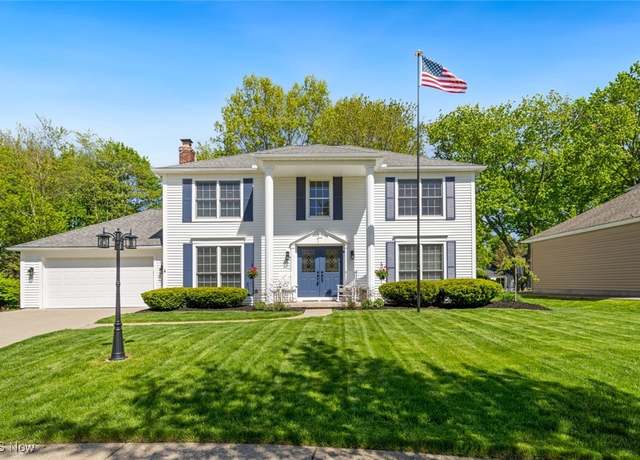 Property at 18113 Winchester Ct, Strongsville, OH 44136, 4 beds, 2.5 baths