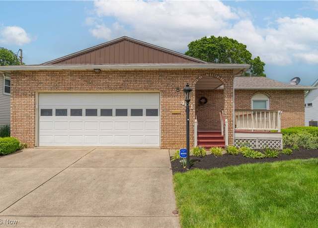 Property at 401 9th St NW, North Canton, OH 44720, 3 beds, 2 baths
