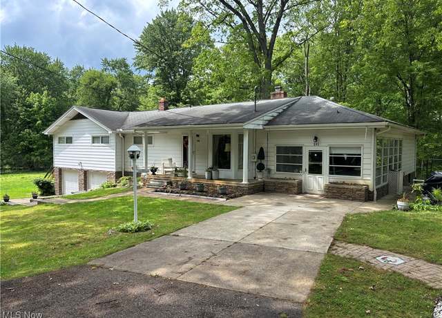 Property at 505 Woodside St SW, Hartville, OH 44632, 3 beds, 2.5 baths