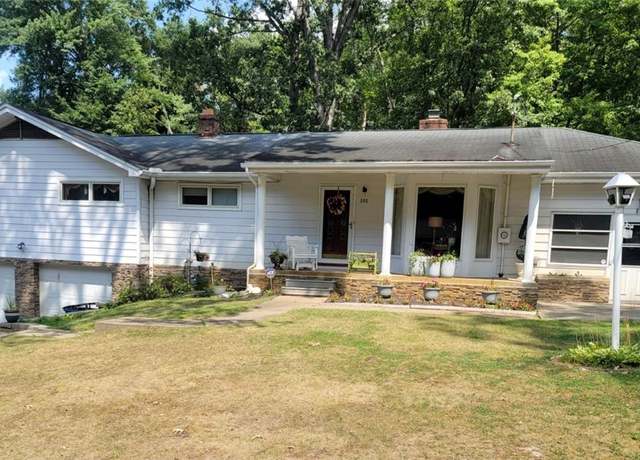 Property at 505 Woodside St SW, Hartville, OH 44632, 3 beds, 2.5 baths