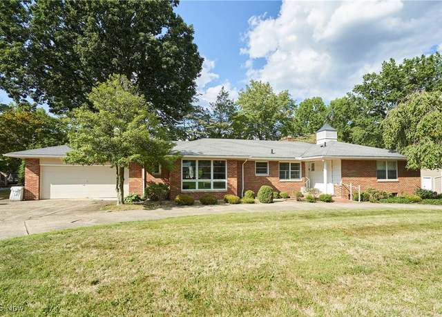 Property at 869 Westgrove Rd, Akron, OH 44303, 3 beds, 3.5 baths
