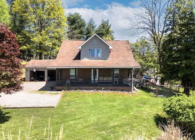 Property at 2700 Grand Ave, Parkersburg, WV 26101, 4 beds, 2 baths